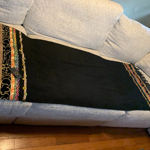 Scarf/Wrap NWT - Picture 2 of 3